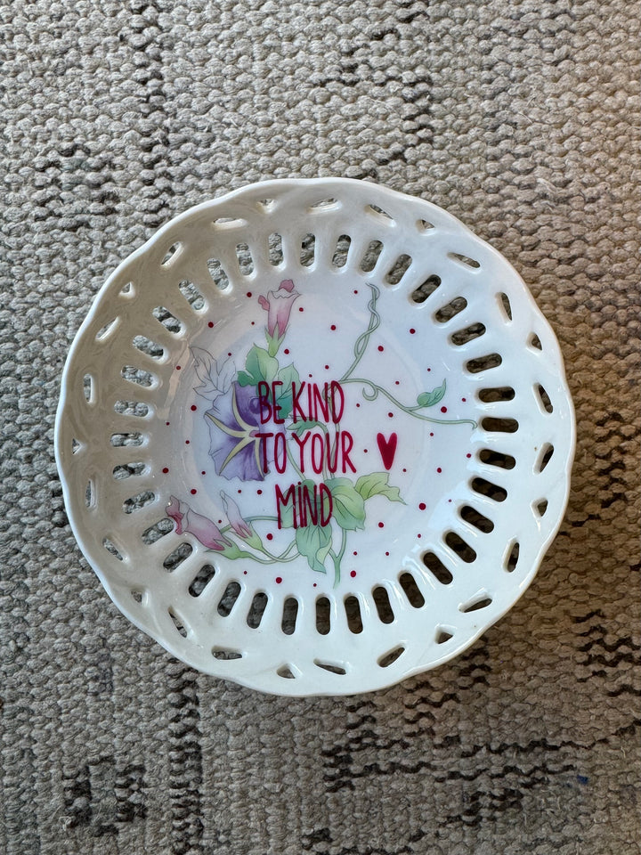 Happy plate trinket